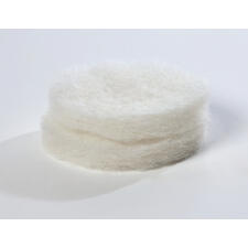 Schulterwärmer aus weichem, weißem Material in gestapelter Form.