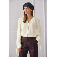 Baumwoll-Kaschmir-Crinkle-Bluse Baumwoll-Kaschmir-Bluse mit Crinkle-Effekt in Creme.