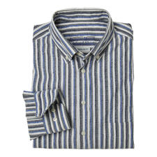 The BDO-Shirt, Limited Edition No. 76 - Entdecken Sie einen guten alten Freund. Und vergessen Sie, dass ein Hemd gebügelt werden muss. B.D.O.S. Hemd in klassischem Streifenmuster, gefaltet auf einem Tisch.