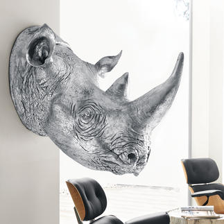 Rhino Kolossaler Blickfang der Rhinozeros-Kopf als 1:1-Skulptur. Aus Kunstharz handgefertigt & silberfarben lackiert.