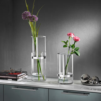 Höhenverstellbare Vase Durch die höhenverstellbare Metall-Manschette wächst die Vase stufenlos bis zu 33 cm.