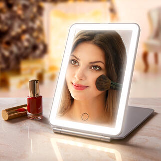 Klapp-Kosmetikspiegel Extra große Spiegelfläche. Optimale Ausleuchtung. Elegantes, flaches Design.