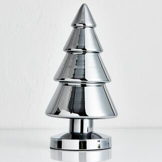 Großer leuchtender Glastannenbaum in Silber auf einem Tisch.