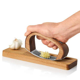 AdHoc® Knoblauchwippe mit Schneidbrett Ihr frischer Knoblauch: leicht und sauber pressen (statt quetschen). Mit einer Hand.