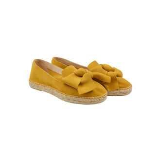 Zwei gelbe Macarena® Schleifen-Espadrilles nebeneinander.
