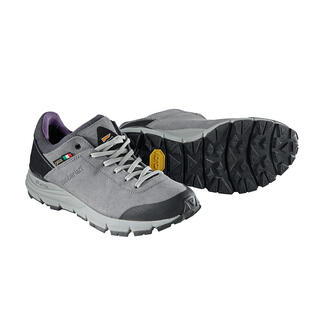 Graue Zamberlan®-Sneaker Stroll GTX mit rutschfester Sohle.