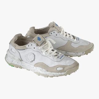 Zwei Satorisan nachhaltige Vintage-Sneaker in einer Perspektive.