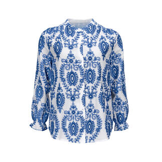 Blaue und weiße Bluse mit langen Ärmeln auf einem weißen Hintergrund.