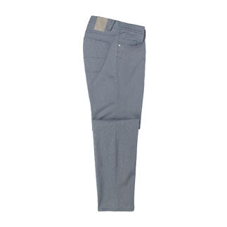 Graue Five-Pocket-Hose auf weißem Hintergrund.