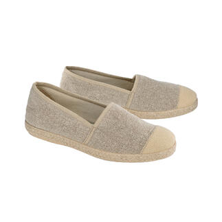 Zwei Hanf-Espadrilles von Grand Step Shoes in Naturtönen, Vorderansicht.