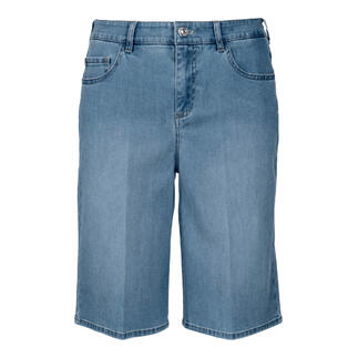Helle Jeans-Bermudas, Vorderansicht