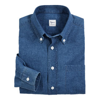Blaues Leinen-Denim-Hemd, ordentlich gefaltet