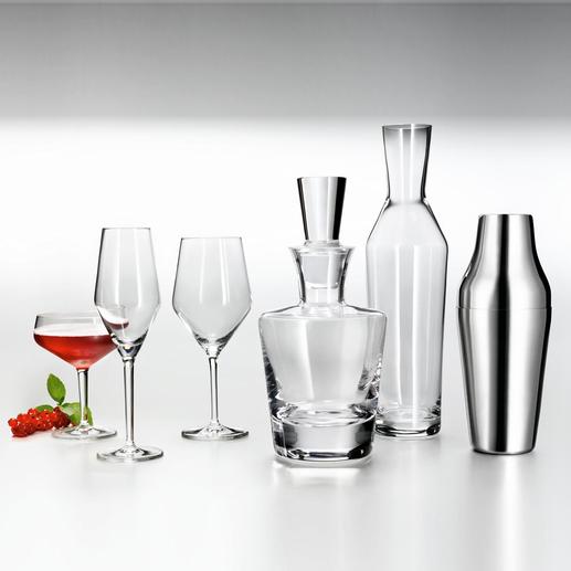 Shaker, Wasserkaraffe, Whiskeykaraffe, Allround-Weinglas, Champagner-Glas (leider bereits ausverkauft) und Cocktail-Schale (von rechts nach links). Shaker, Wasserkaraffe, Whiskeykaraffe, Allround-Weinglas, Champagner-Glas (leider bereits ausverkauft) und Cocktail-Schale (von rechts nach links).