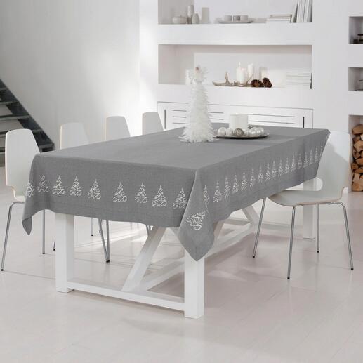 Maschinenbestickte Tischdecke in grau auf einem Tisch