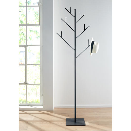 Kleiderständer „Arbre“ Praktisch bei viel Garderobe – pur ein echter Hingucker: der Kleiderständer aus  Eisen, skulptural geformt wie ein Baum.