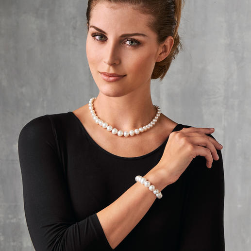 1-reihiges Collier plus Armband. 1-reihiges Collier plus Armband.
