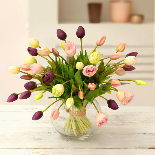 Tulpen-Strauß Ein Frühlingsgruß, der nie verblüht. Und auf Jahre erfreut. Faszinierend naturgetreu wie frisch vom Feld.