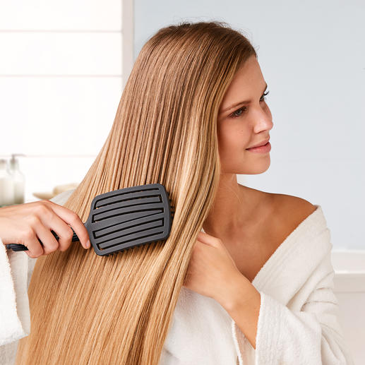 Touch & Glide Brush Entwirrt das Haar besonders schonend und massiert gleichzeitig sanft die Kopfhaut.