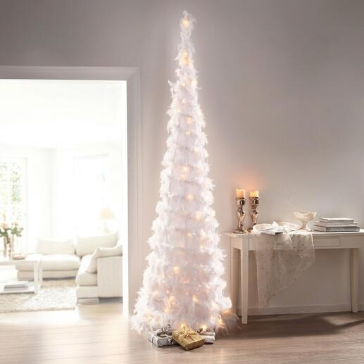 LED-Federbaum in einem modernen Raum mit Geschenken.