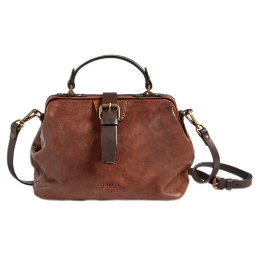 Brauner Doctor Bag auf einem weißen Hintergrund