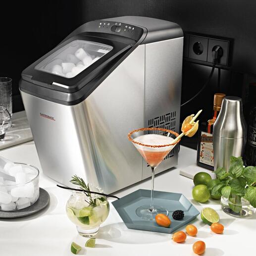 Eiswürfelautomat von Gastroback mit Eiswürfeln und Cocktail-Gläsern