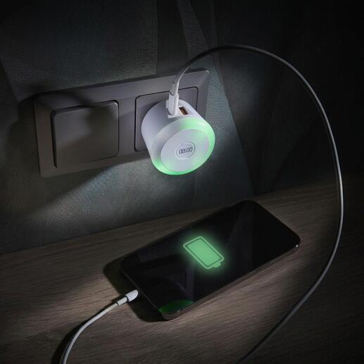 USB-Ladeadapter mit Timer, gesteckt in eine Steckdose