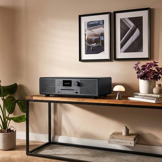 Schwarzes MEISTERSTÜCK Gen.2-Multi-Radio auf einer Holzablage.