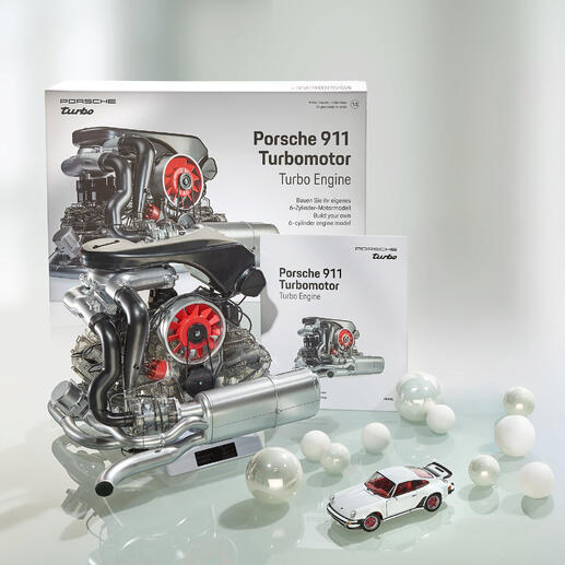 Jubiläumsset Porsche 911 Turbo Turbomotor-Bausatz und Porsche 911 Modellauto im Maßstab 1:24, wahlweise mit oder ohne Adventskalender-Bausatz.