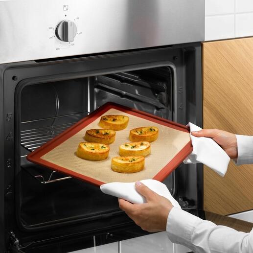 NoStik Backmatte mit gebackenem Brot aus dem Ofen