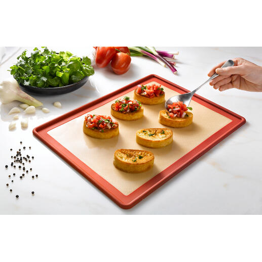 NoStik® Backmatte 3-in-1 NoStik Backmatte mit belegten Broten auf einer Arbeitsfläche