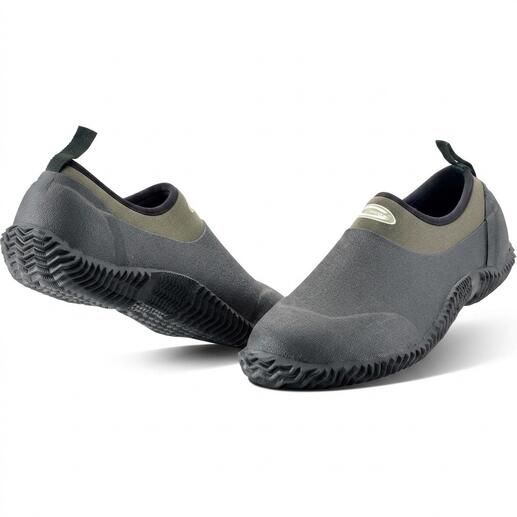 Zwei Airmesh Gartenschuhe in schwarz, von innen nach außen gerichtet.