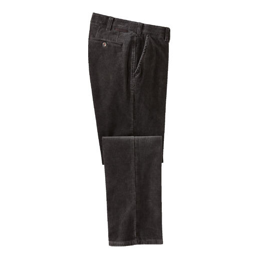 Schwarze Feincordhose mit geraden Beinen auf einem weißen Hintergrund.