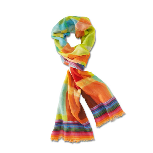 Der vielfarbige Ganzjahres-Schal aus Wolle mit Seide. Nicht zu dünn. Nicht zu warm. Und farblich immer richtig.
