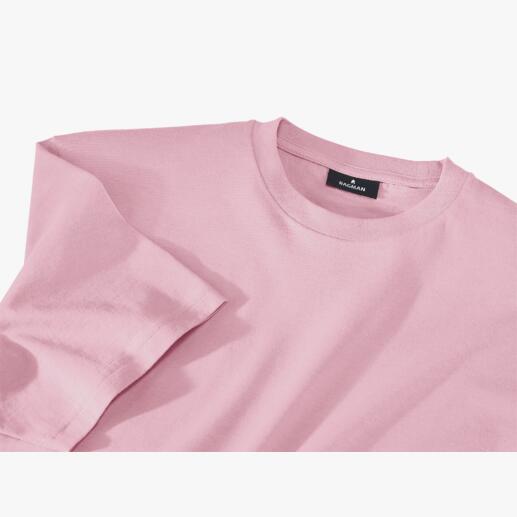 Nahaufnahme eines rosa T-Shirts mit weichem Stoff.