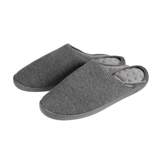 Für mehr Halt in Hausschuhen: das patentierte PillowStep™-Fußbett aus Memory-Foam. Großer Komfort zum erschwinglichen Preis.