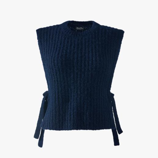 Der Pullunder aus handverlesenem Alpaka-Haar. Von Strick-Spezialist Clark Ross. Außergewöhnlich feminin. Unglaublich weich. Erfreulich strapazierfähig. Dunkelblauer Alpaka-Pullunder mit gebundenen Seiten.