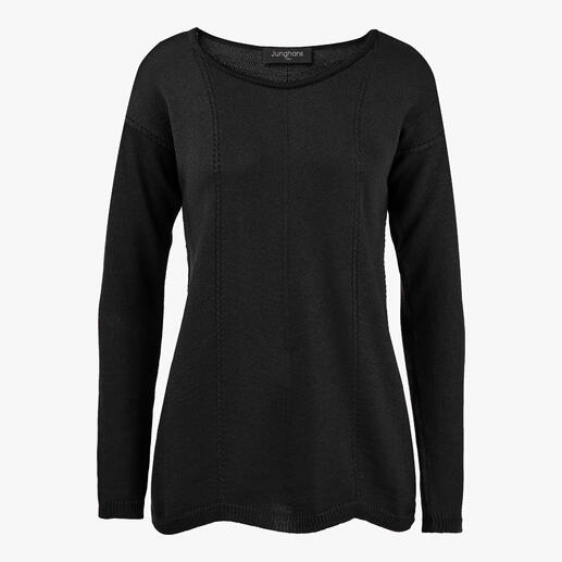 Der Basic-Pullover aus extrafeiner Merinowolle. Viel interessanter und femininer: in Trapezform gestrickt, mit Wellensaum und Längsnähten.