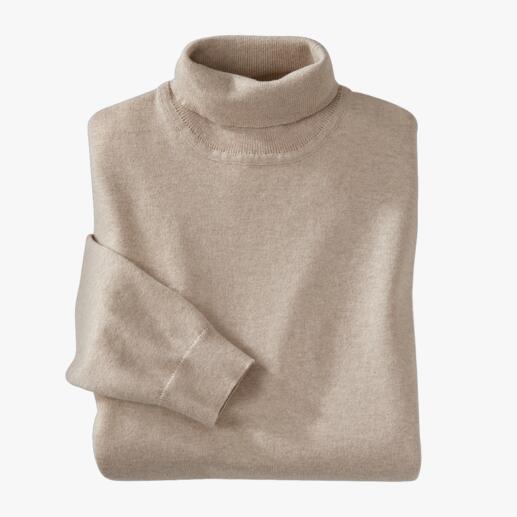 Beige Feinstrick-Rollkragenpullover, zusammengerollt mit einem Ärmel.