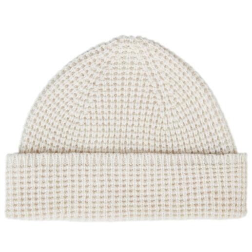 Naturfarbene Lammwollmütze, unisex, mit der Struktur einer groben Strickarbeit.