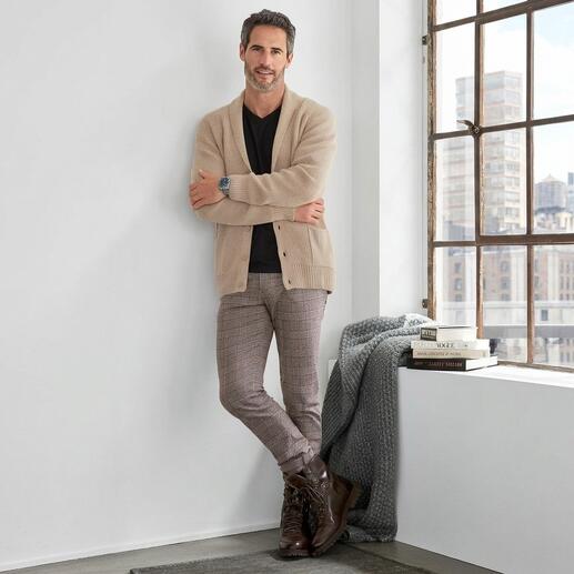 Mann in Basic-Shirts 2er-Set, lässig im Raum