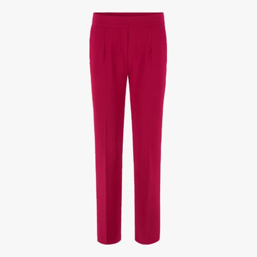 Vordere Ansicht der roten Sommerlichen 24-Stunden-Hose von Raphaela by Brax