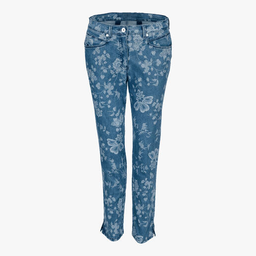 Die wohl bequemste Jeans im Superslim-Cut – mit modischem Flower-Print. Ihr Geheimnis: hochelastischer Bund plus Power-Stretch-Effekt. Von ­RAPHAELA BY BRAX.