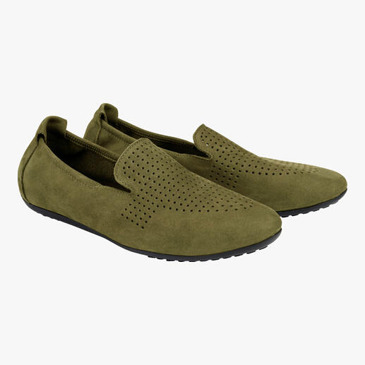arche Sommer-Loafer in Olivgrün, Paaransicht mit perforiertem Design