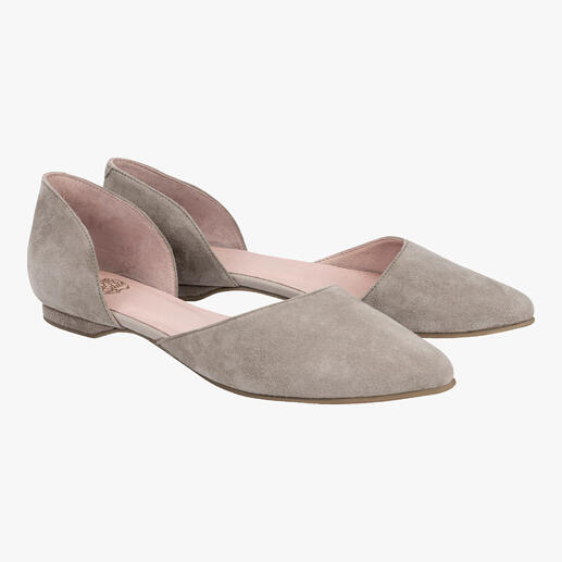 Paar grauer Velours-Ballerinas von Apple of Eden, Vorderansicht.