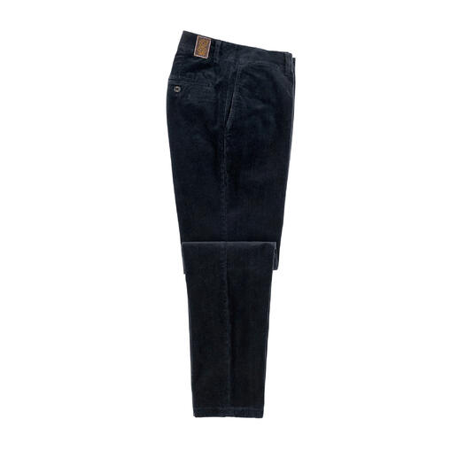 Schwarze Samt-Hose, liegend auf einem Tisch mit geöffneten Taschen.