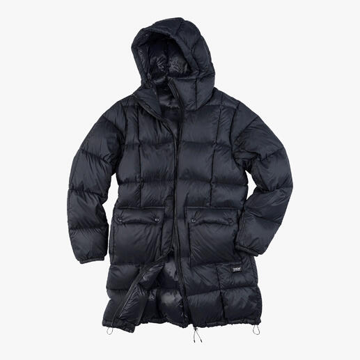 Der verstaubare Parka mit 95 % Daunen-Anteil: federleicht, ultrawarm, und immer griffbereit. Von Outdoor-Spezialist Taion/Japan.