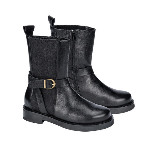 Schwarze Bikerboots mit seitlichem Reißverschluss und Schnalle.