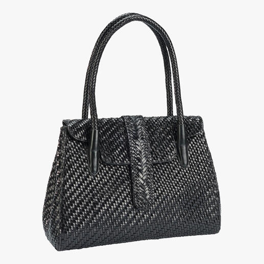 Allan K Flechtleder-Tote Bag in Schwarz, seitlich stehend.