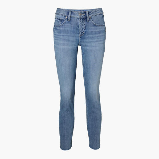 Vorderansicht von Silver Suki Straight-Jeans in blauer Farbe.