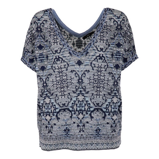 IVKO Ornament-Strickshirt in Blau auf einem weißen Hintergrund